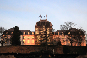 Schlossanlage im Morgenlicht